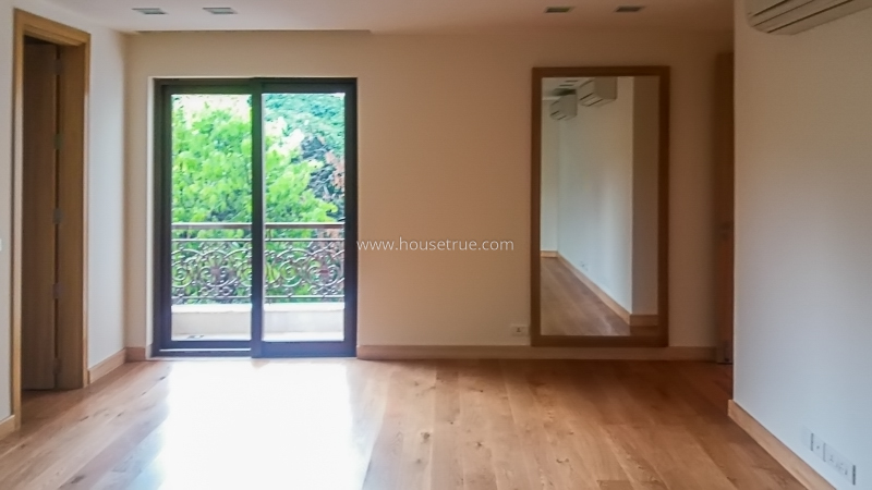 4 BHK Flat For Rent in West End Colony