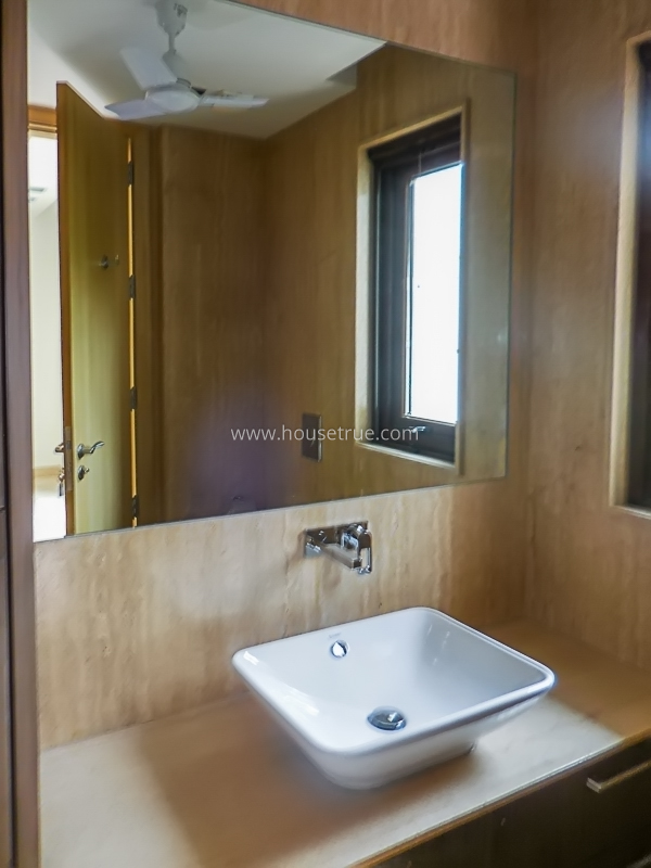 4 BHK Flat For Rent in West End Colony