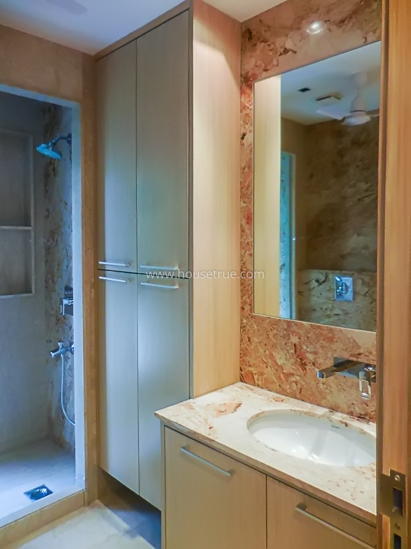 4 BHK Flat For Rent in West End Colony