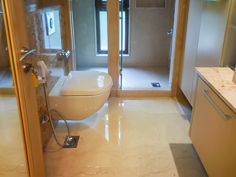 4 BHK Flat For Rent in West End Colony