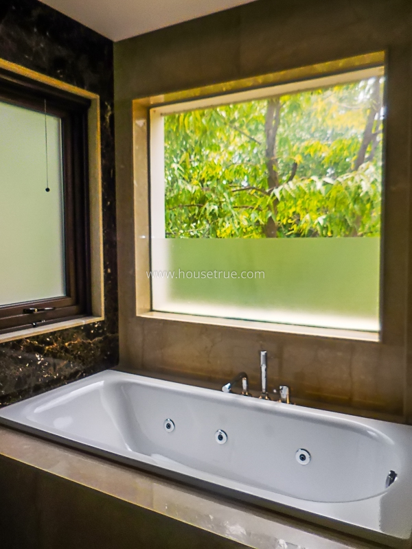 4 BHK Flat For Rent in West End Colony