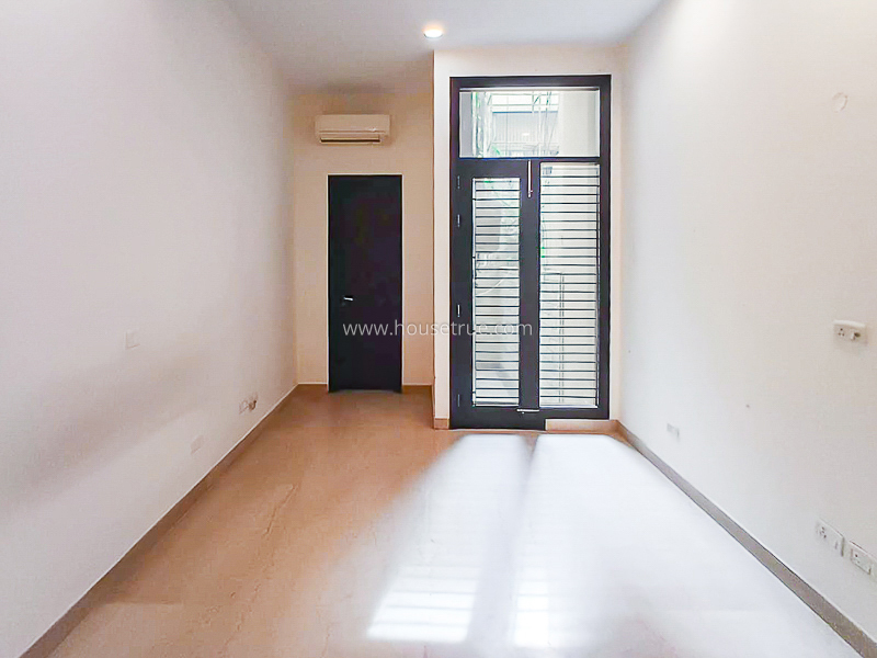 4 BHK Flat For Rent in New Friends Colony