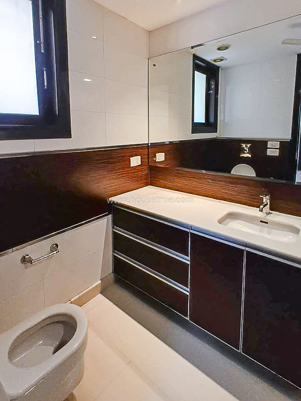 4 BHK Flat For Rent in New Friends Colony