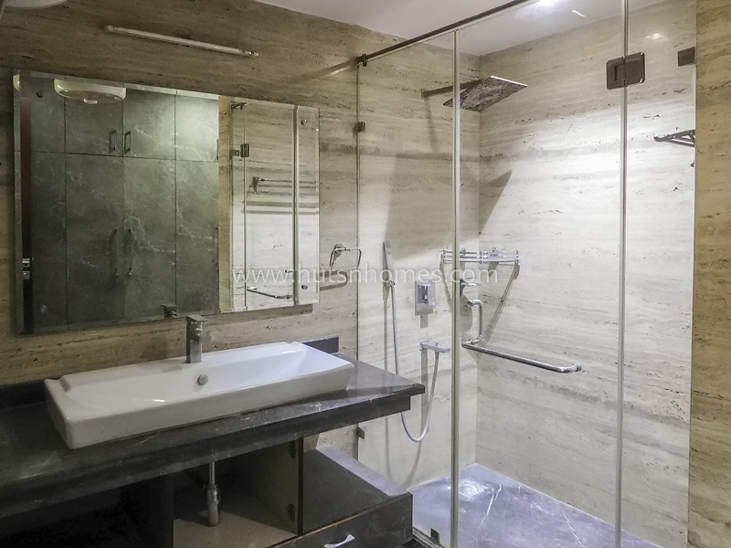 4 BHK Flat For Rent in New Friends Colony