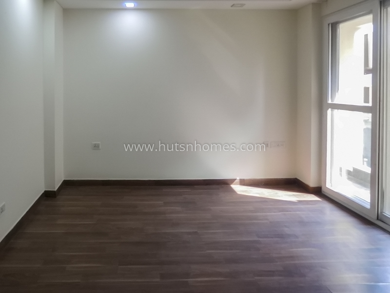 4 BHK Flat For Rent in New Friends Colony