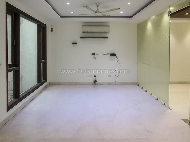 4 BHK Flat For Rent in New Friends Colony