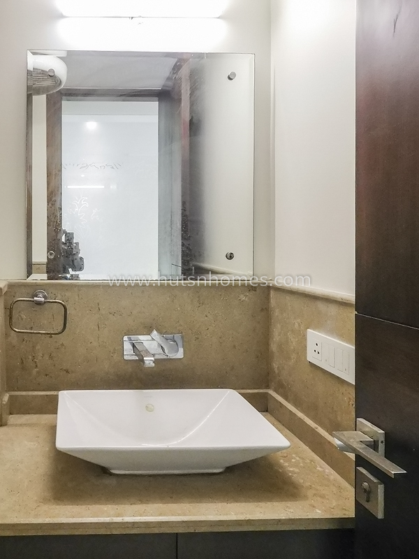 4 BHK Flat For Rent in New Friends Colony