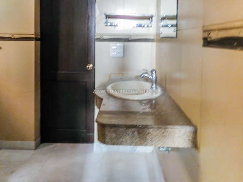 14 BHK House For Rent in New Friends Colony