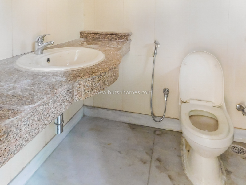 14 BHK House For Rent in New Friends Colony