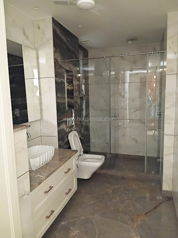 3 BHK Flat For Rent in Defence Colony