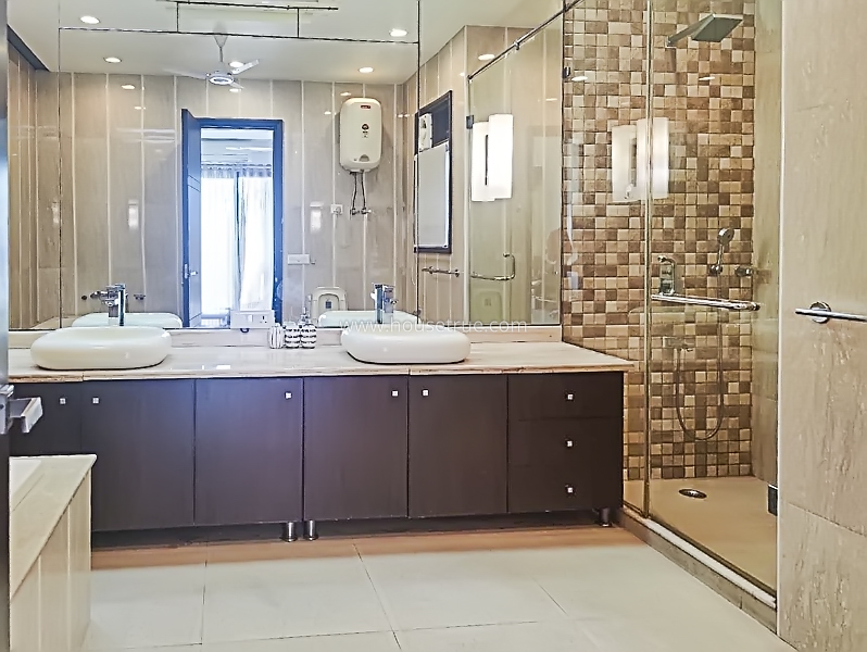 3 BHK Flat For Rent in Defence Colony