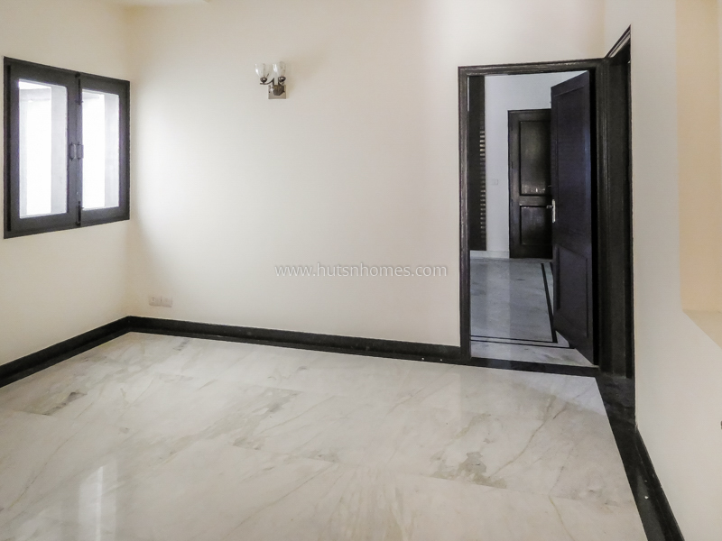 3 BHK Flat For Rent in New Friends Colony
