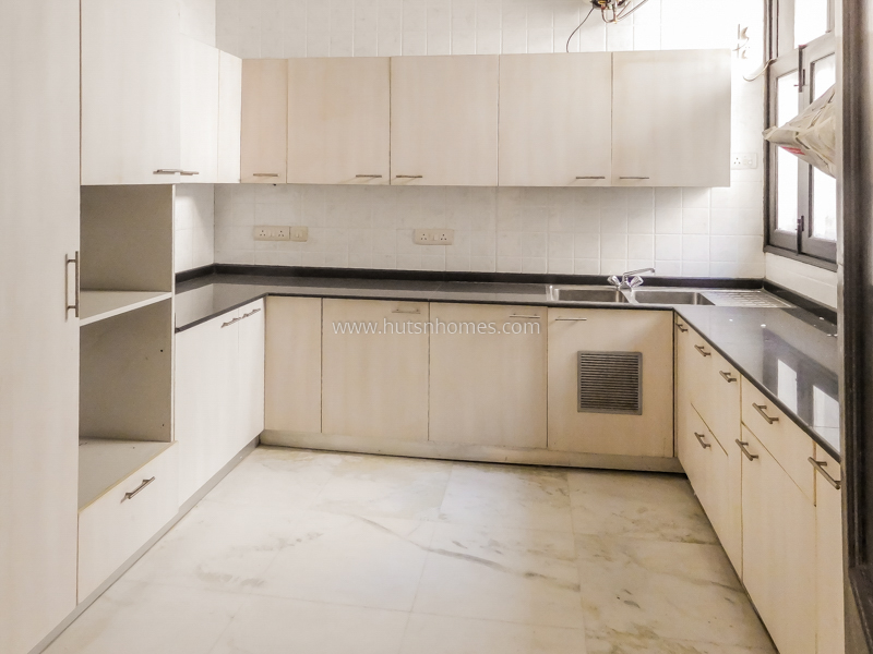 3 BHK Flat For Rent in New Friends Colony