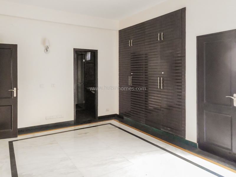 3 BHK Flat For Rent in New Friends Colony