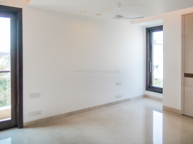 4 BHK Flat For Rent in Vasant Vihar