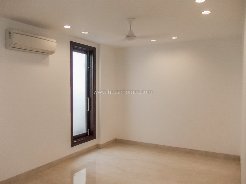 4 BHK Flat For Rent in Vasant Vihar