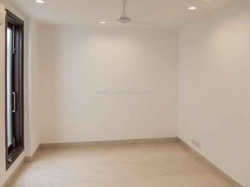 4 BHK Flat For Rent in Vasant Vihar