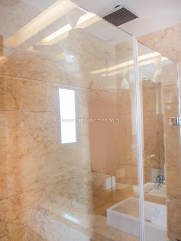 4 BHK Flat For Rent in Vasant Vihar