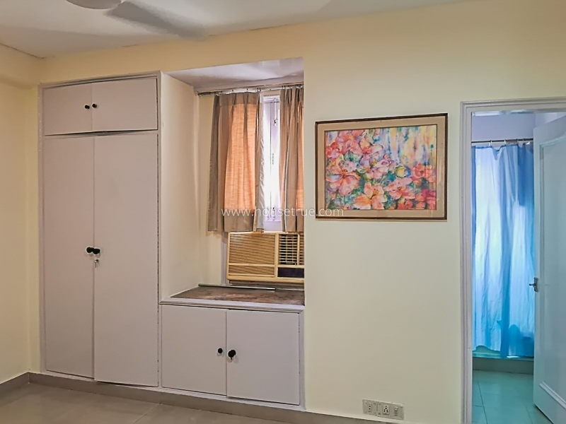 2 BHK Flat For Rent in New Friends Colony