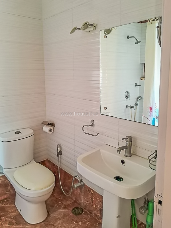 2 BHK Flat For Rent in New Friends Colony