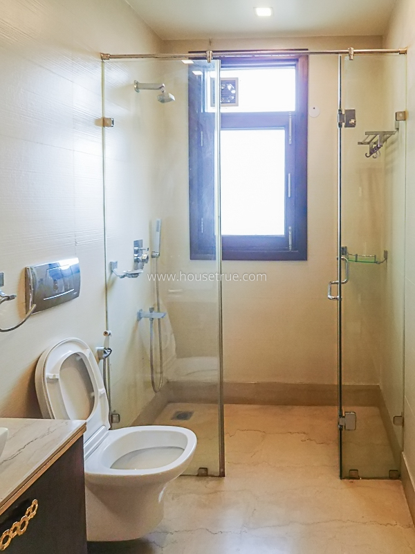 4 BHK Flat For Rent in Friends Colony West