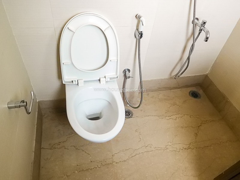 4 BHK Flat For Rent in Friends Colony West