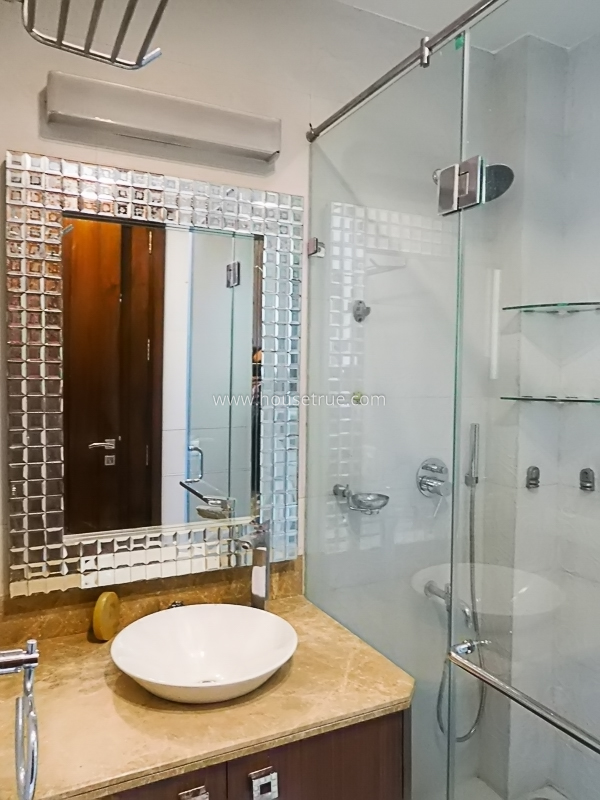 4 BHK Flat For Rent in Friends Colony West