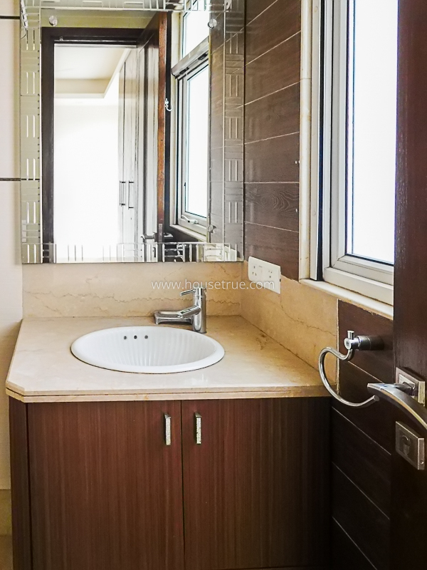 4 BHK Flat For Rent in Friends Colony West