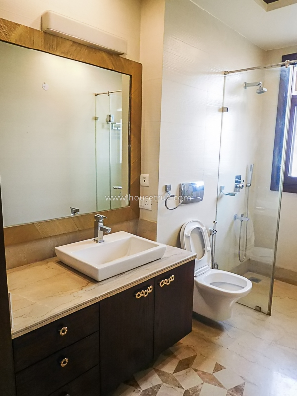 4 BHK Flat For Rent in Friends Colony West