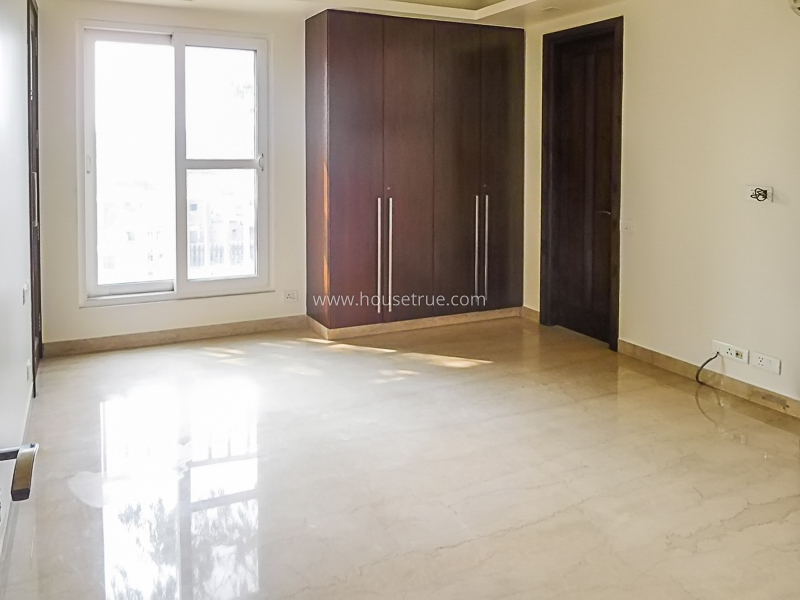 4 BHK Flat For Rent in Friends Colony West
