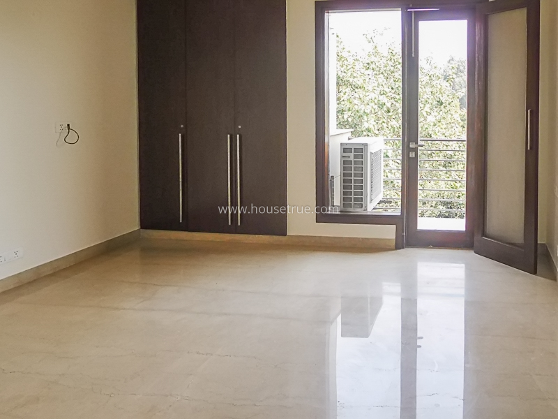 4 BHK Flat For Rent in Friends Colony West