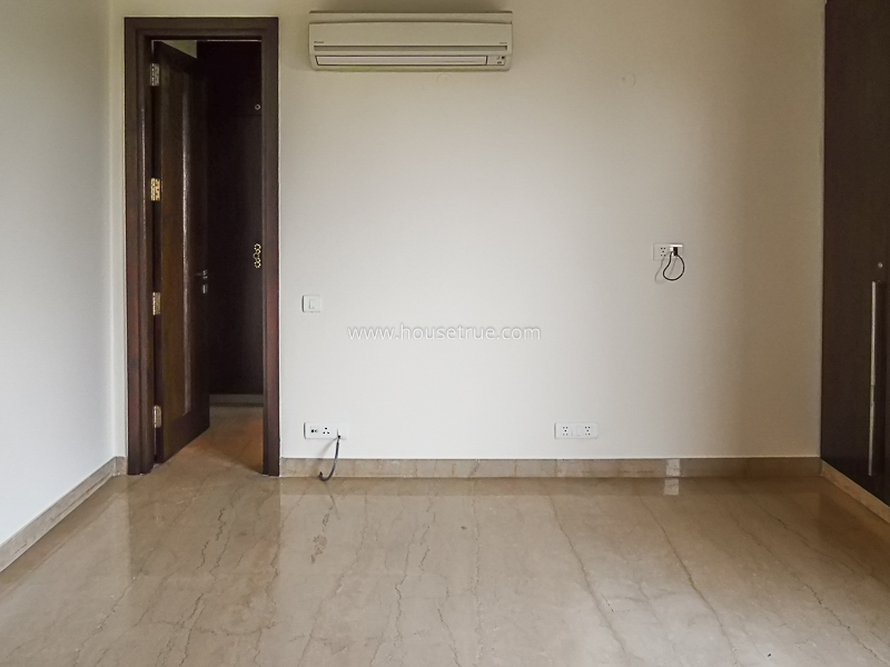 4 BHK Flat For Rent in Friends Colony West