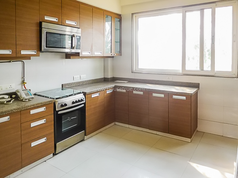 4 BHK Flat For Rent in Friends Colony West