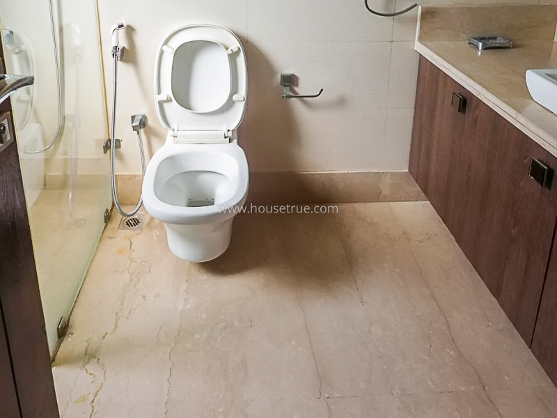 4 BHK Flat For Rent in Friends Colony West