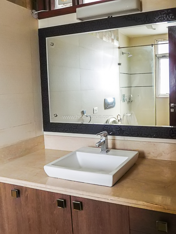 4 BHK Flat For Rent in Friends Colony West