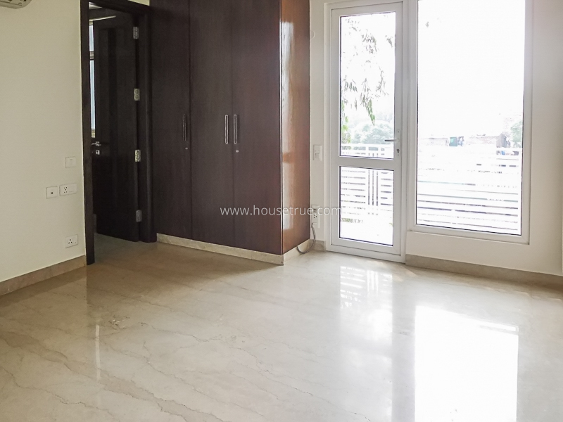 4 BHK Flat For Rent in Friends Colony West