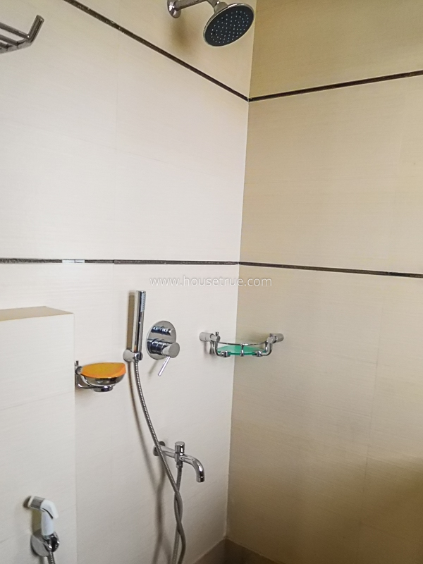 4 BHK Flat For Rent in Friends Colony West
