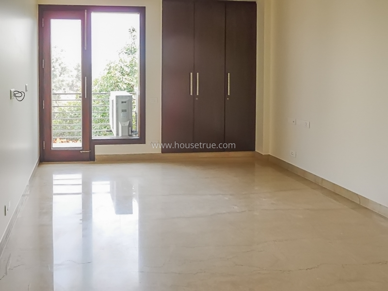 4 BHK Flat For Rent in Friends Colony West