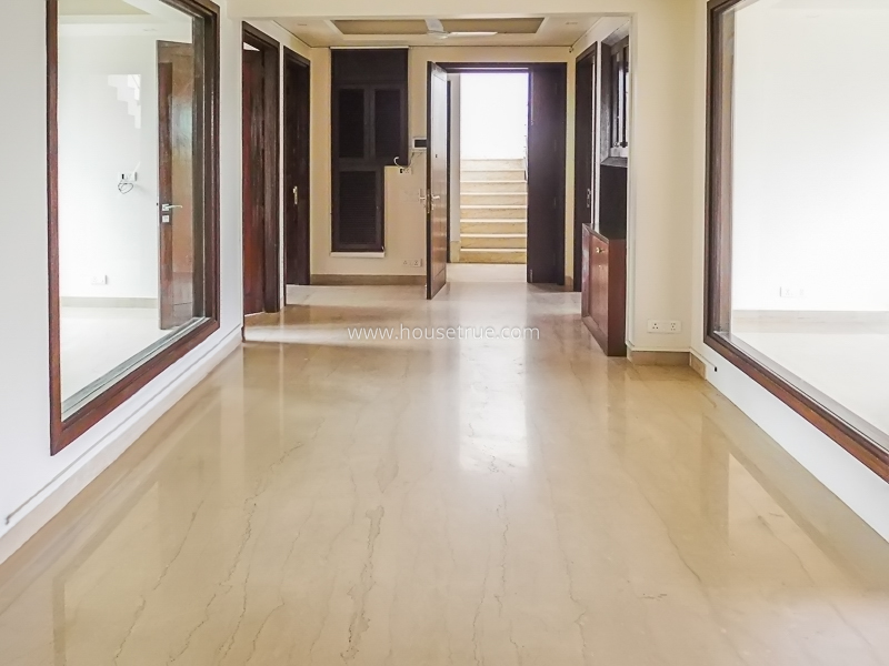 4 BHK Flat For Rent in Friends Colony West