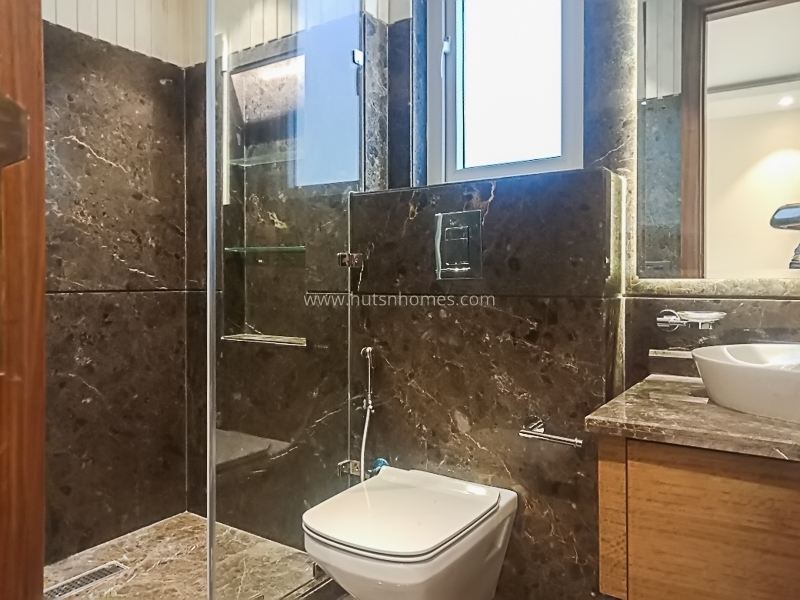 4 BHK Flat For Rent in Vasant Vihar