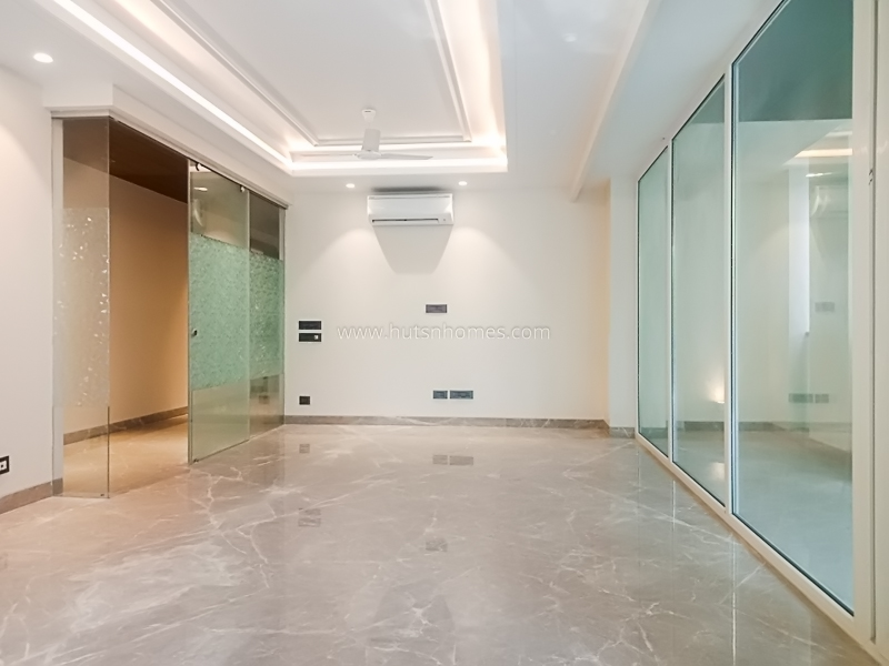 4 BHK Flat For Rent in Vasant Vihar