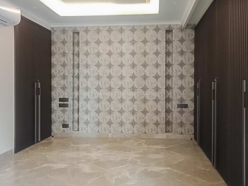 4 BHK Flat For Rent in Vasant Vihar