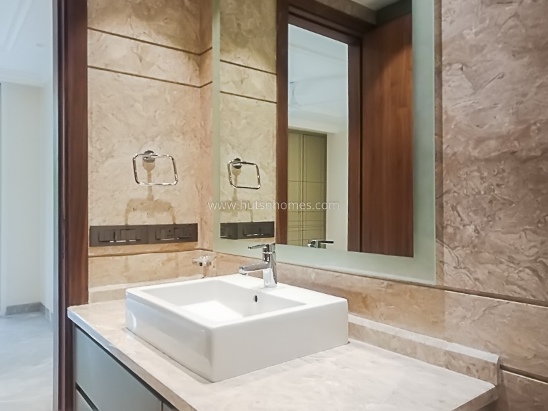 4 BHK Flat For Rent in Vasant Vihar