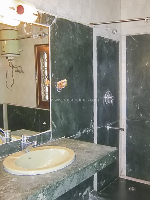 3 BHK Flat For Rent in Defence Colony