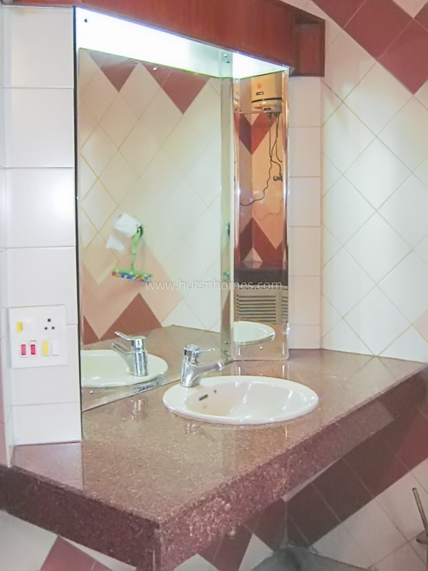 3 BHK Flat For Rent in Defence Colony