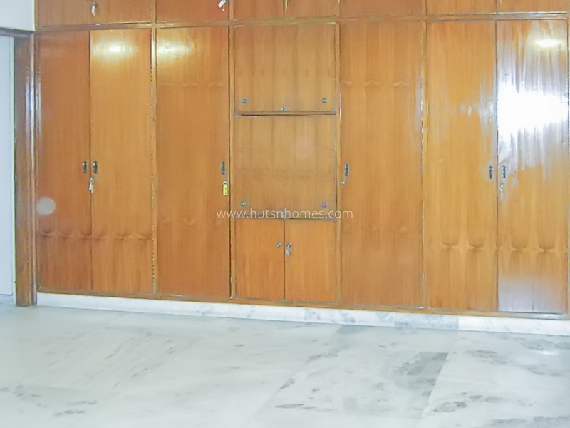 3 BHK Flat For Rent in Defence Colony