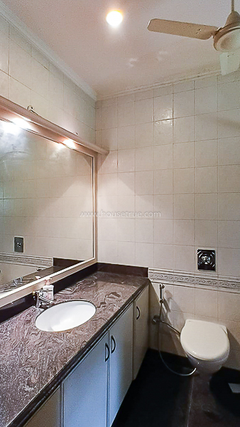 4 BHK Flat For Rent in West End Colony