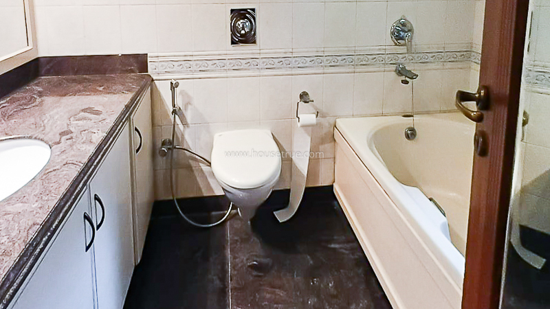 4 BHK Flat For Rent in West End Colony