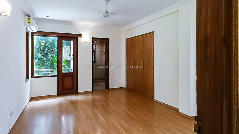 4 BHK Flat For Rent in West End Colony