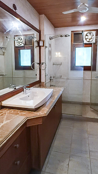 4 BHK Flat For Rent in West End Colony